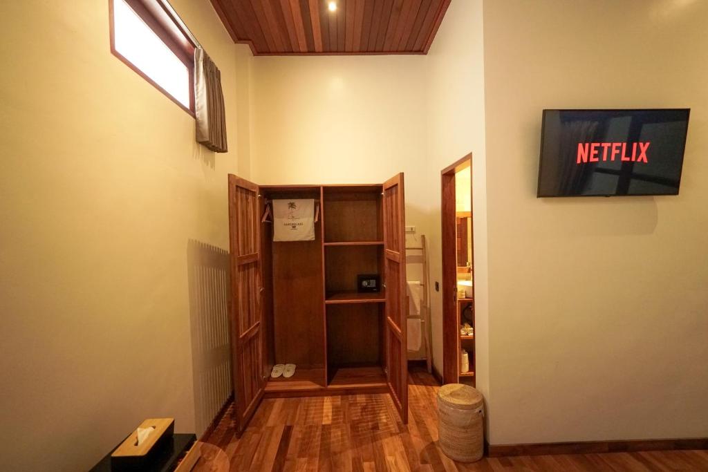 Tropical Beach House Bali - 14