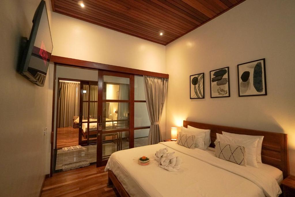 Tropical Beach House Bali - 6