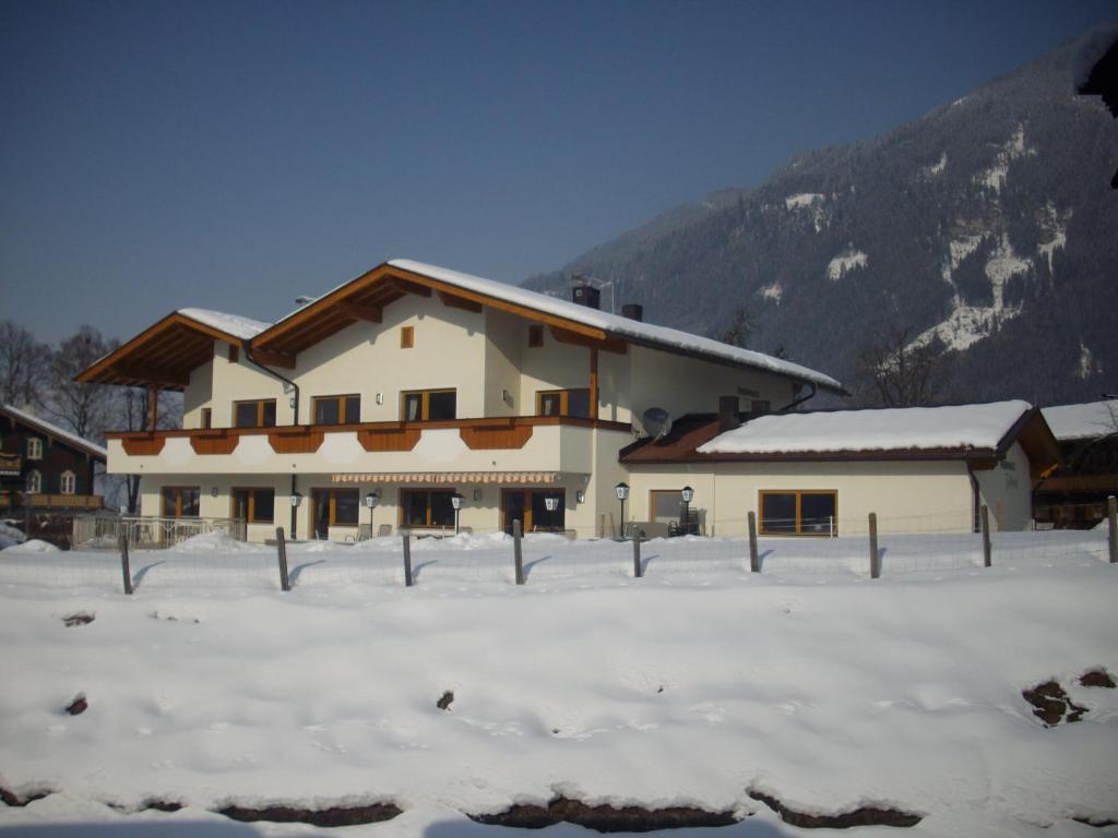 Ferienhaus Zillertal v zime