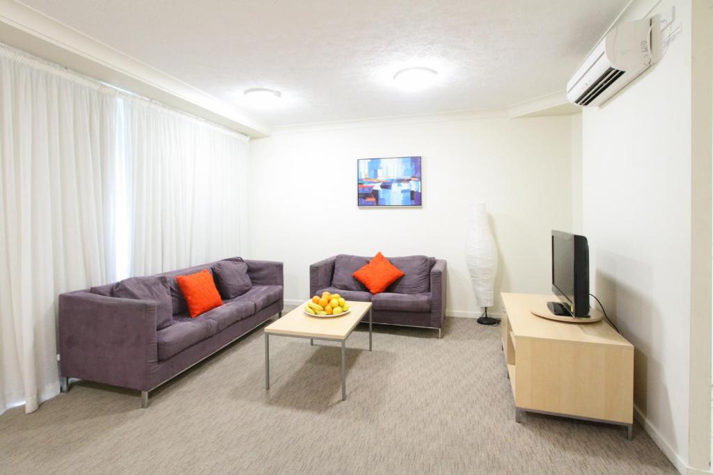 TV a/nebo společenská místnost v ubytování Caloundra Central Apartment Hotel Official