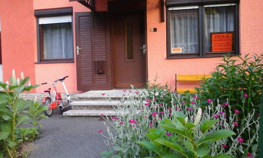 Petra Vendégház - Two-Bedroom Apartment