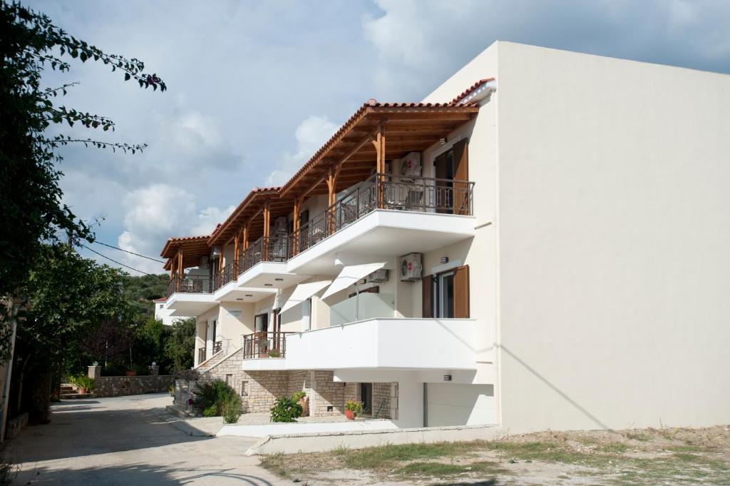 Budova, kde se aparthotel nachází