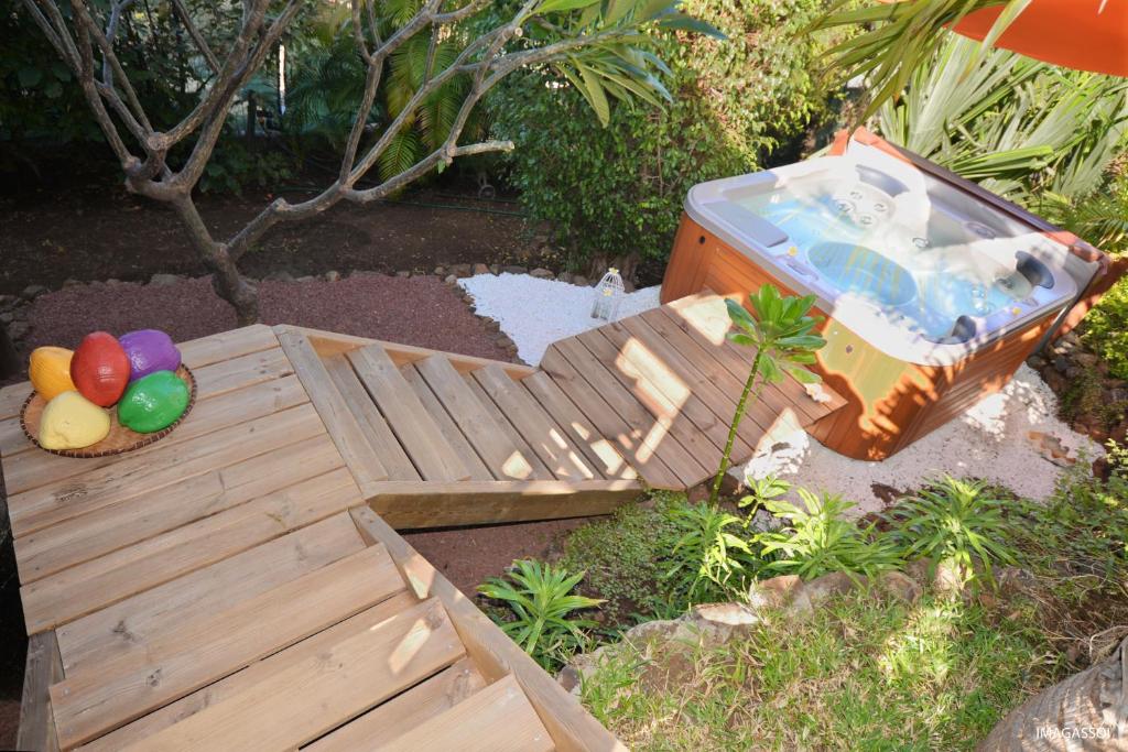 Zahrada ubytování Poz Lagon - chambre d'hôtes - Bungalow pour 2 personnes - Jacuzzi privatif - petit déjeuner - Vue sur le lagon