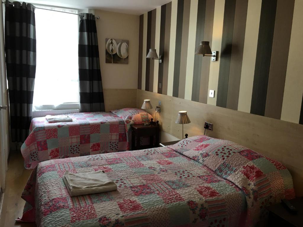Postel nebo postele na pokoji v ubytování St George Hotel