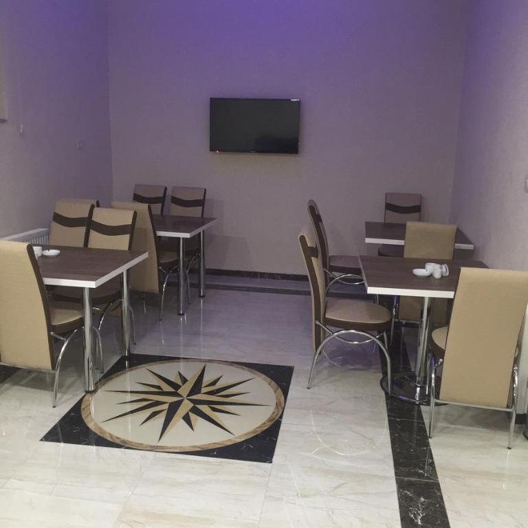 TV a/nebo společenská místnost v ubytování Divrigi Kosk Hotel