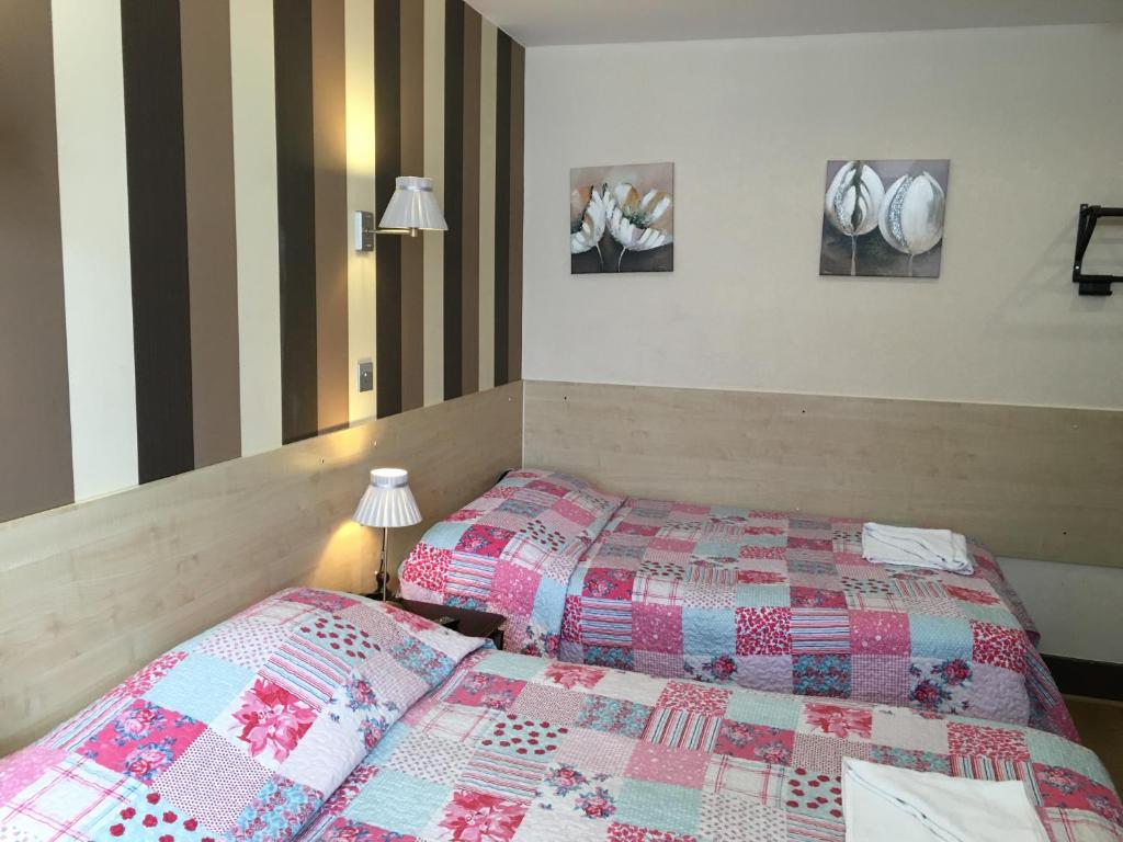 Postel nebo postele na pokoji v ubytování St George Hotel