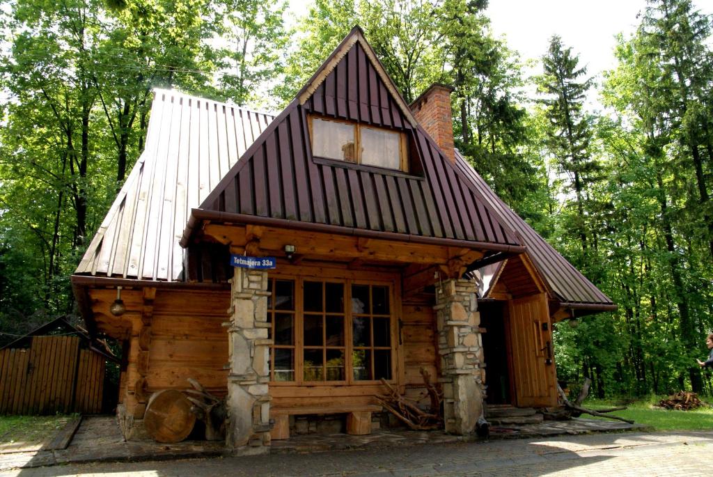 a small log cabin with a gambrel roof at Domek Drewniany Tetmajera Centrum Zakopane in Zakopane