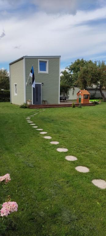 Un jardín fuera de Fully equipped new tiny-house