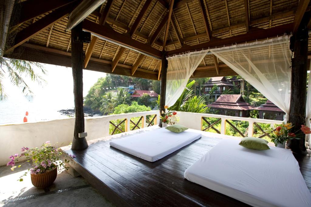 Postel nebo postele na pokoji v ubytování Vacation Village Phra Nang Lanta - SHA Extra Plus
