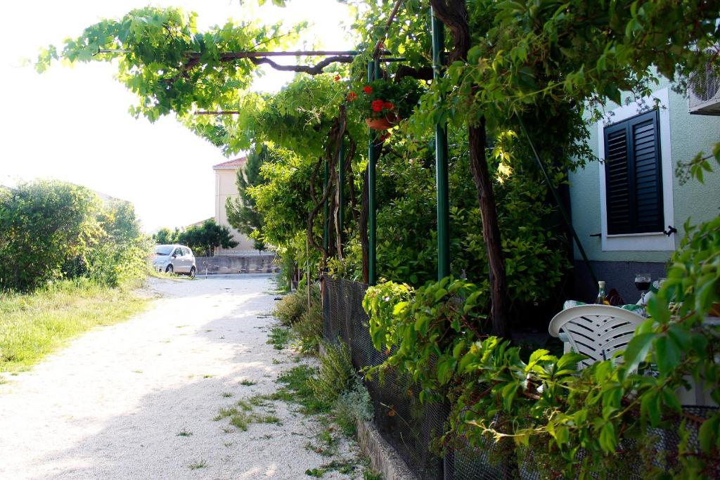 Vonkajšia záhrada v ubytovaní Apartments Lavel