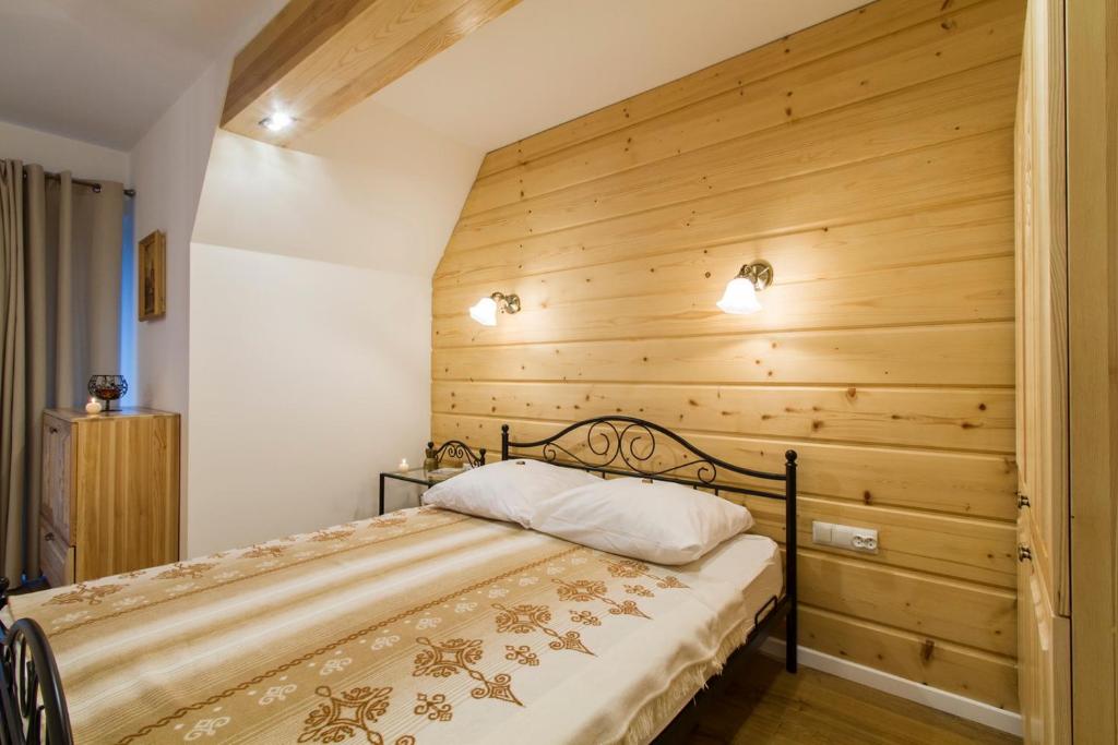 Posteľ alebo postele v izbe v ubytovaní Zakopane Apartamenty Skibówki