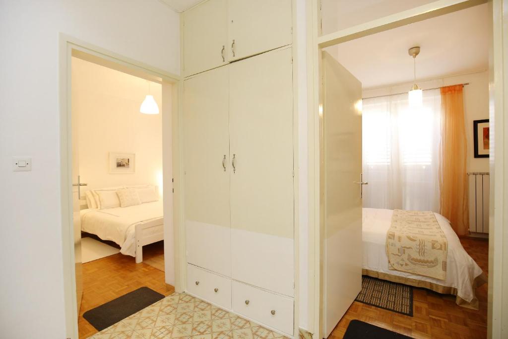 Posteľ alebo postele v izbe v ubytovaní Prokonzul 2BR apartment in old town