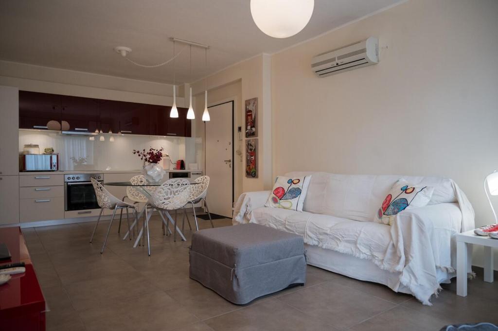 Mirella's Little Lounge by Home Sweet Home