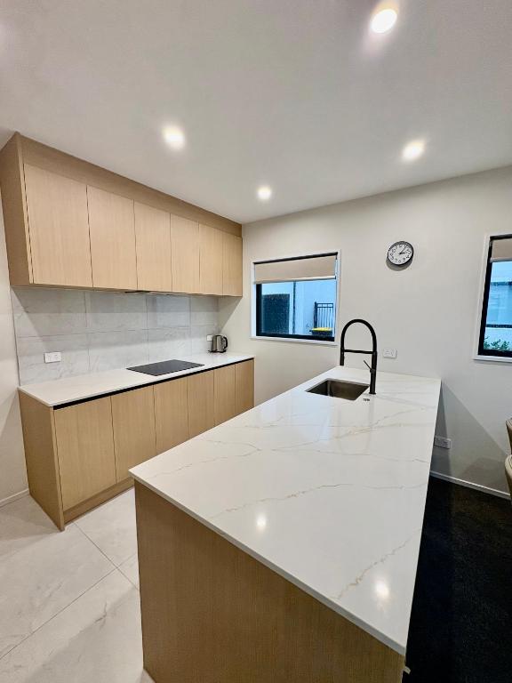 Modern 3BR Escape 3 Private Baths Rare Garage Perfect for Groups - Resim 10