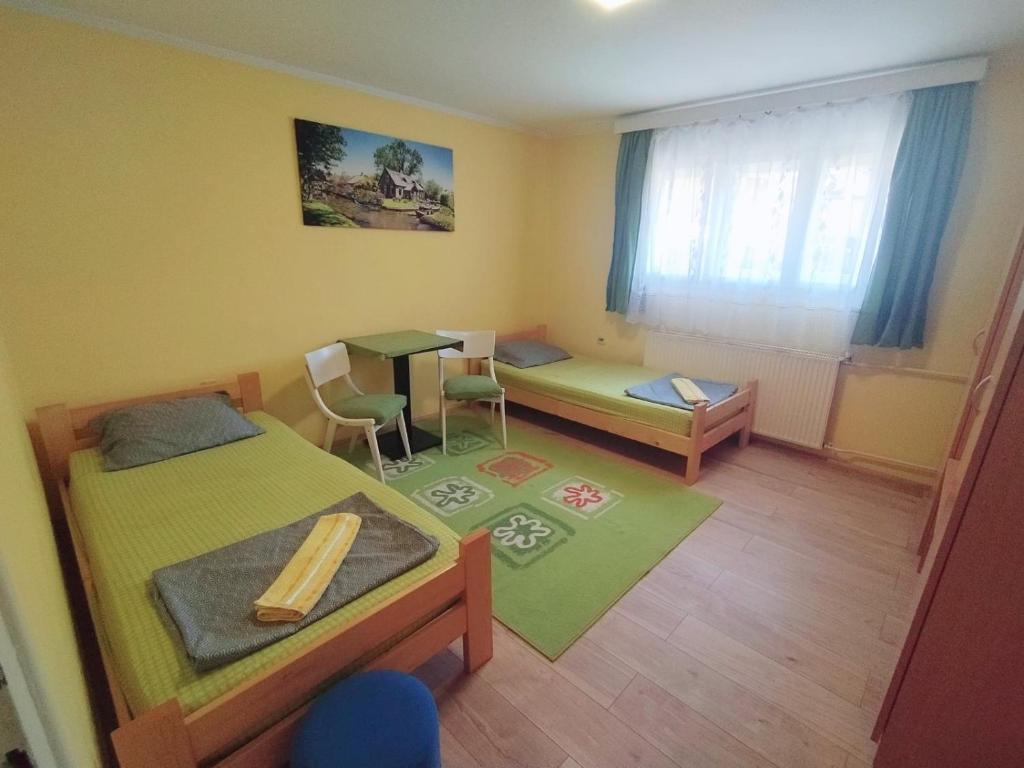 En eller flere senge i et værelse på Prenoćište KUĆERAK