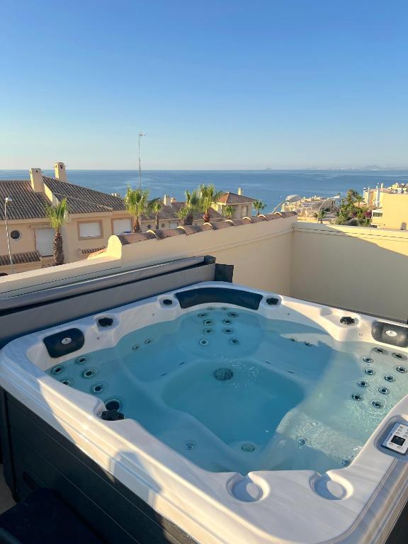 Penthouse & Jacuzzi With Sea Views - Jacuzzi privado en la habitación en Orihuela Costa