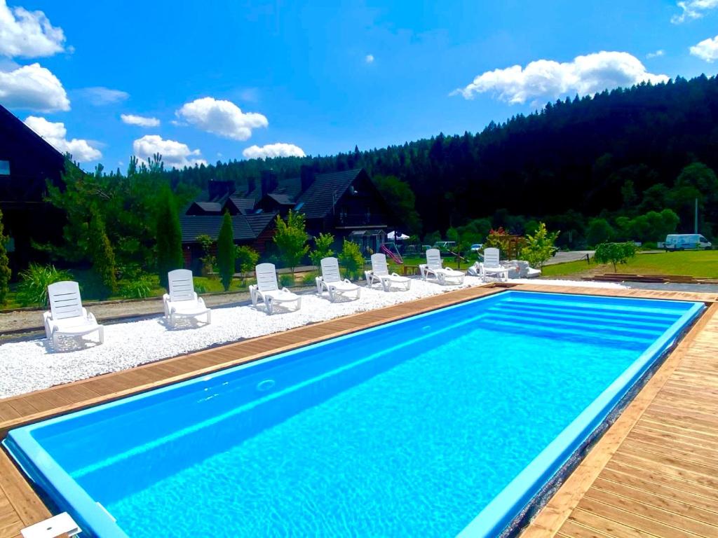 Bazén v ubytovaní Solny - Resort w Bieszczadach alebo v jeho blízkosti