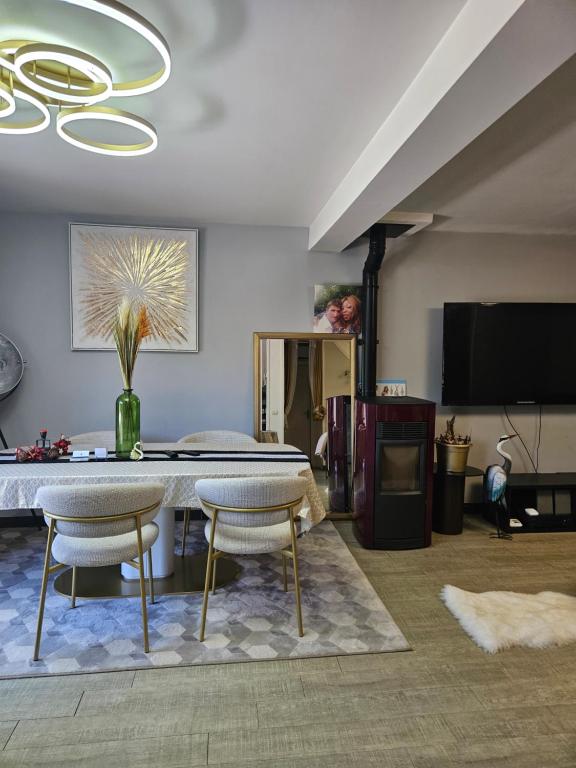 Maison Romantique entre deux fleuves chez l'habitant - Queen Kamer Met Gedeelde Badkamer