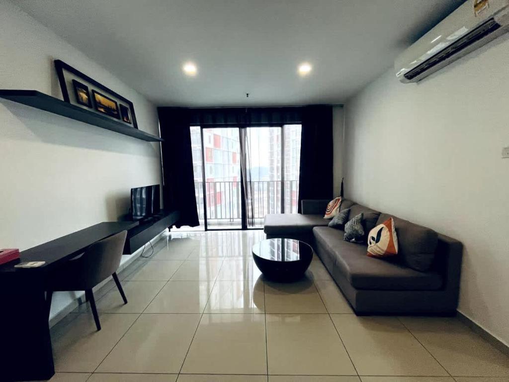 Χώρος καθιστικού στο Sterling Homes at i-City - WiFi TV Box 1 Carpark