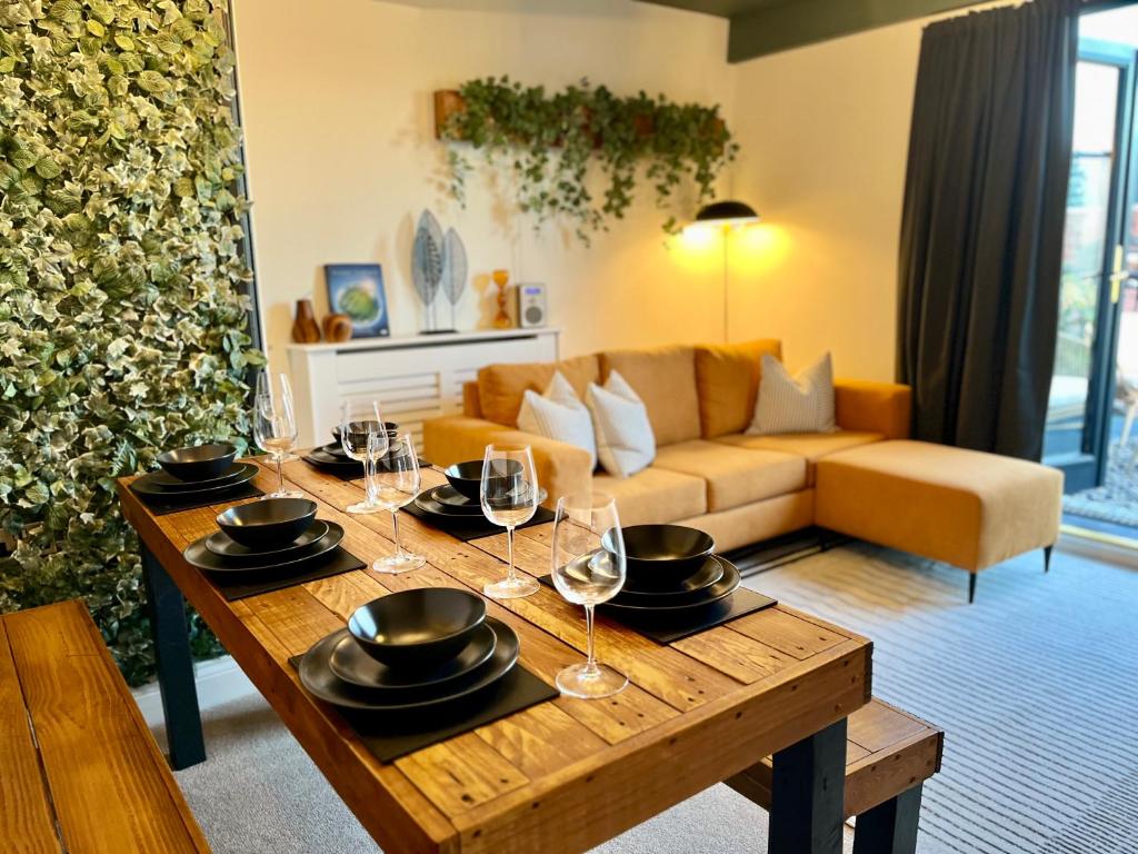 a living room with a table with wine glasses on it at The Gallery - Bournemouth Town Centre - Beach 5 Minute Walk - Superfast WiFi - Outdoor Terrace - Sleeps 6 - Netflix - Contractor Friendly - Long Stay Rates - Coffee Machine in Bournemouth