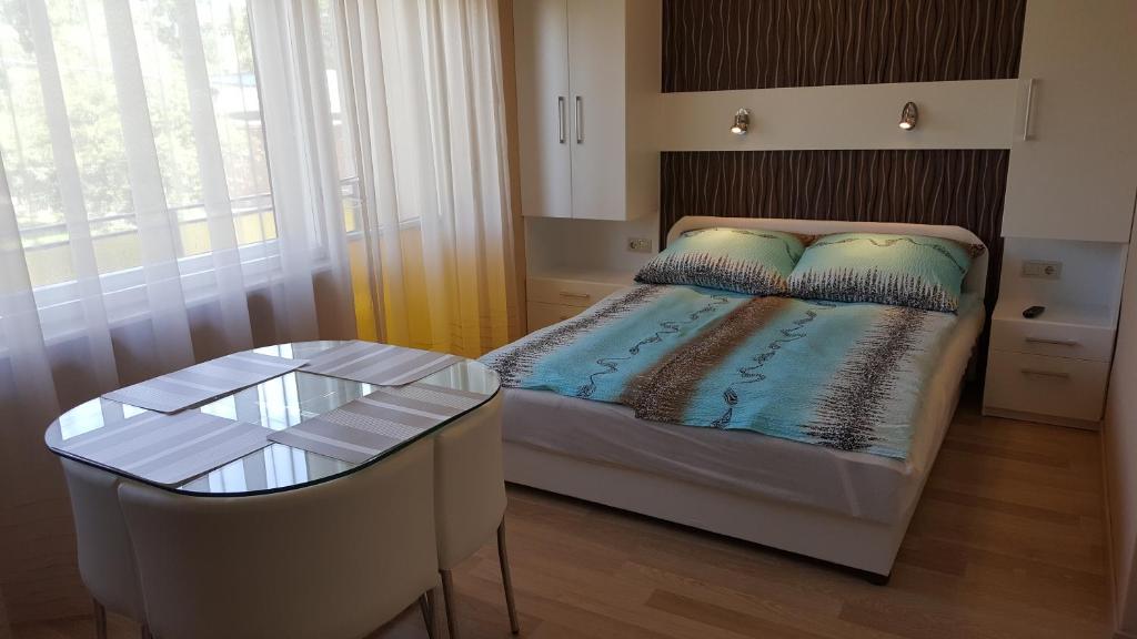 Posteľ alebo postele v izbe v ubytovaní Lara Apartments