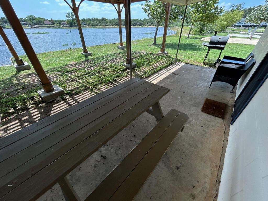 Oasis Lake Buchanan - Estudio Con Vistas Al Lago