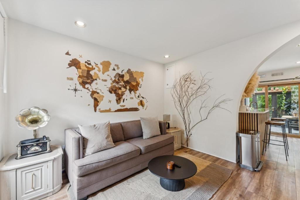 Η κουζίνα ή μικρή κουζίνα στο Entire rowhouse in Capitol Hill with free parking