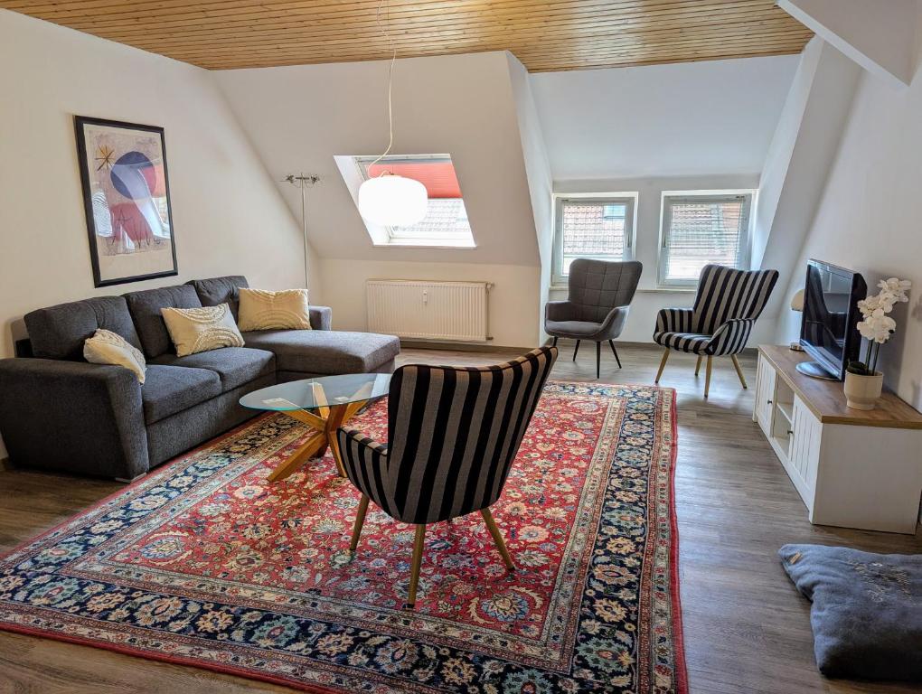 a living room with a couch and a table at Harzflair am Hausberg - Große moderne 135qm Ferienwohnung mit Balkon für bis zu 6 Gäste im Zentrum in Bad Lauterberg