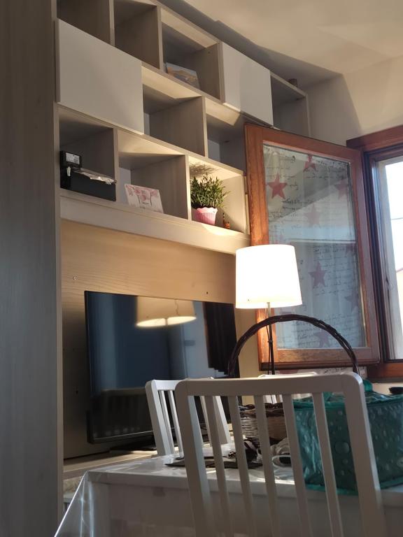 a room with a desk with a computer and a chair at Relix in Càbras