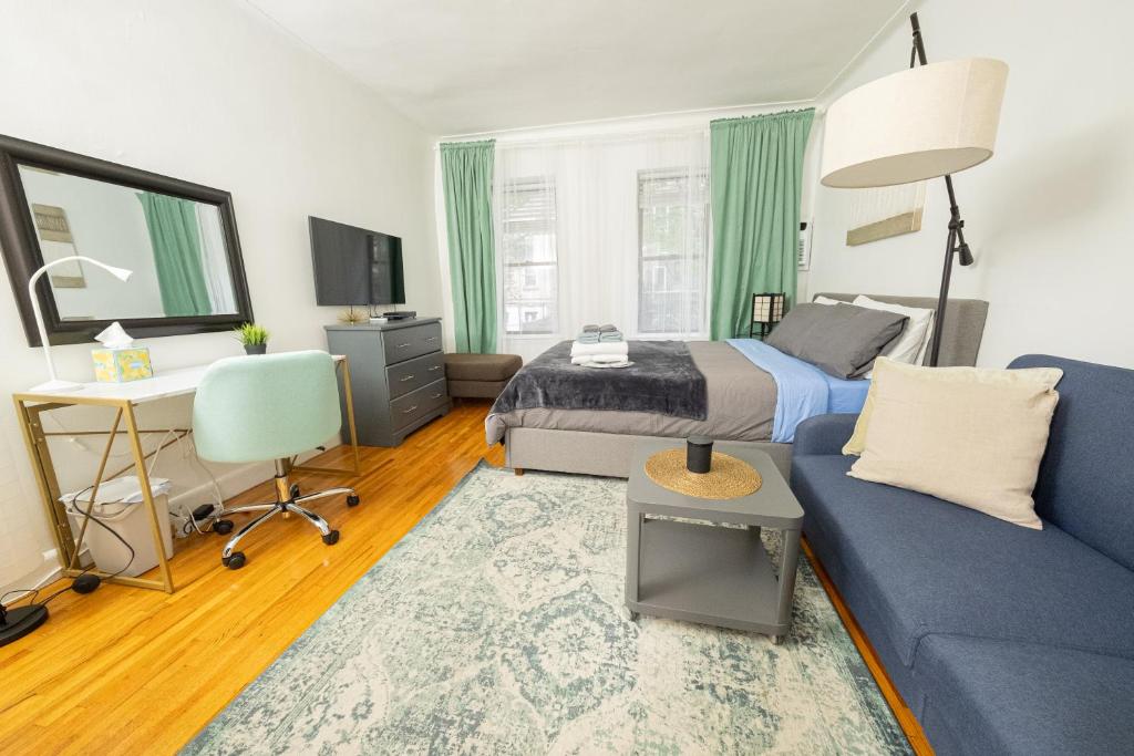 Μια τηλεόραση ή/και κέντρο ψυχαγωγίας στο Second Home NYC