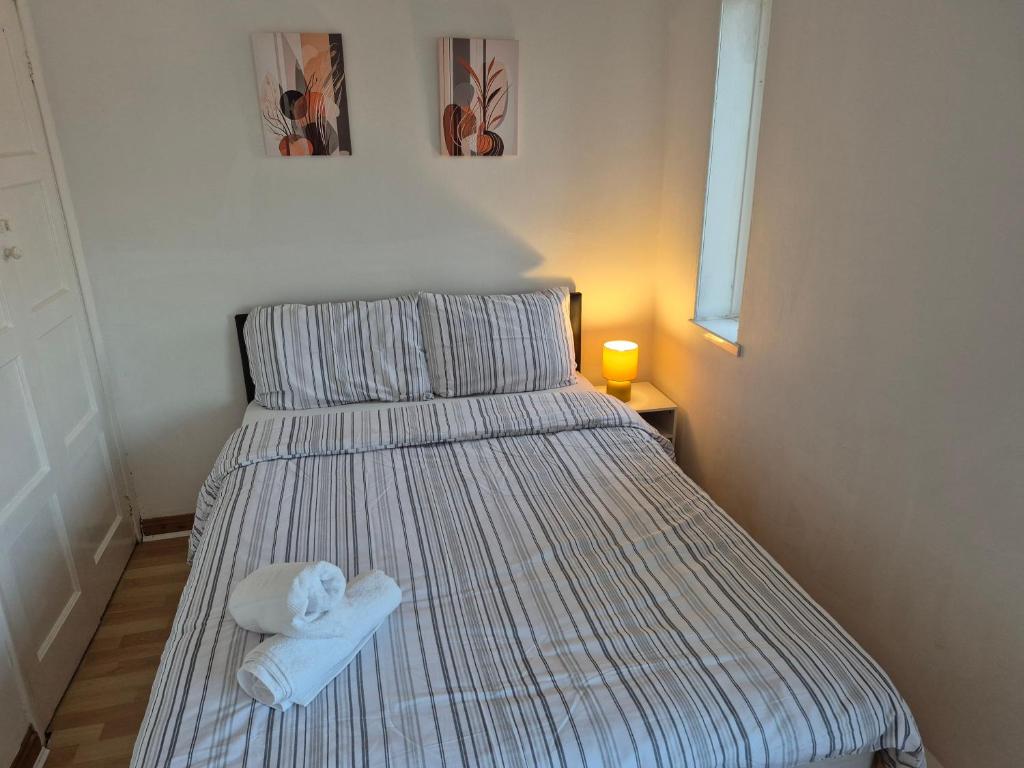 Postel nebo postele na pokoji v ubytování 3 bedroom house 20mins walk to Durham city centre