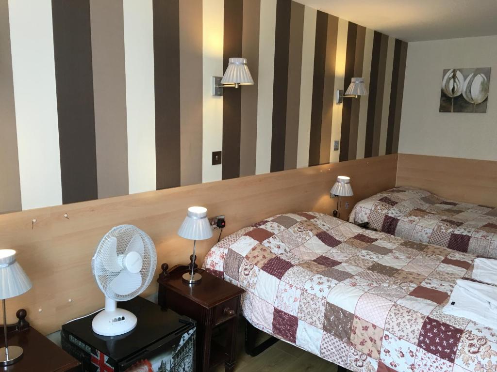 Postel nebo postele na pokoji v ubytování St George Hotel