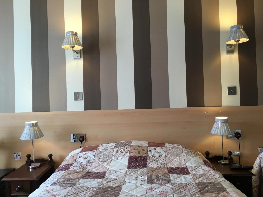 Postel nebo postele na pokoji v ubytování St George Hotel