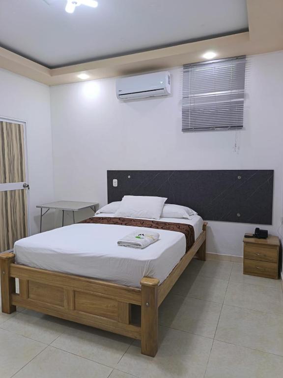 a bedroom with a bed in a room at HOTEL d ROHI in Mangue