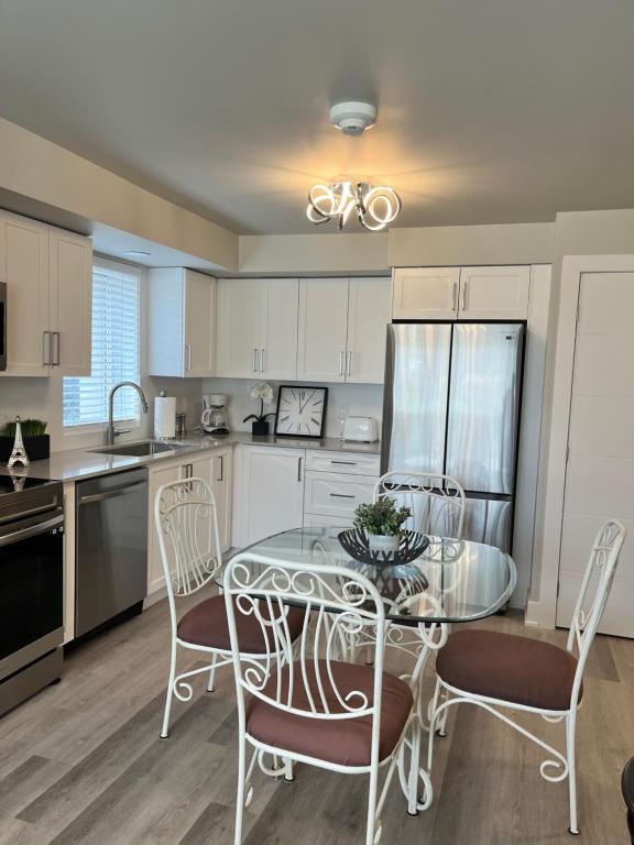 a kitchen with a table and chairs in a kitchen at Medium Term Rental Close to Downtown Ottawa in Ottawa
