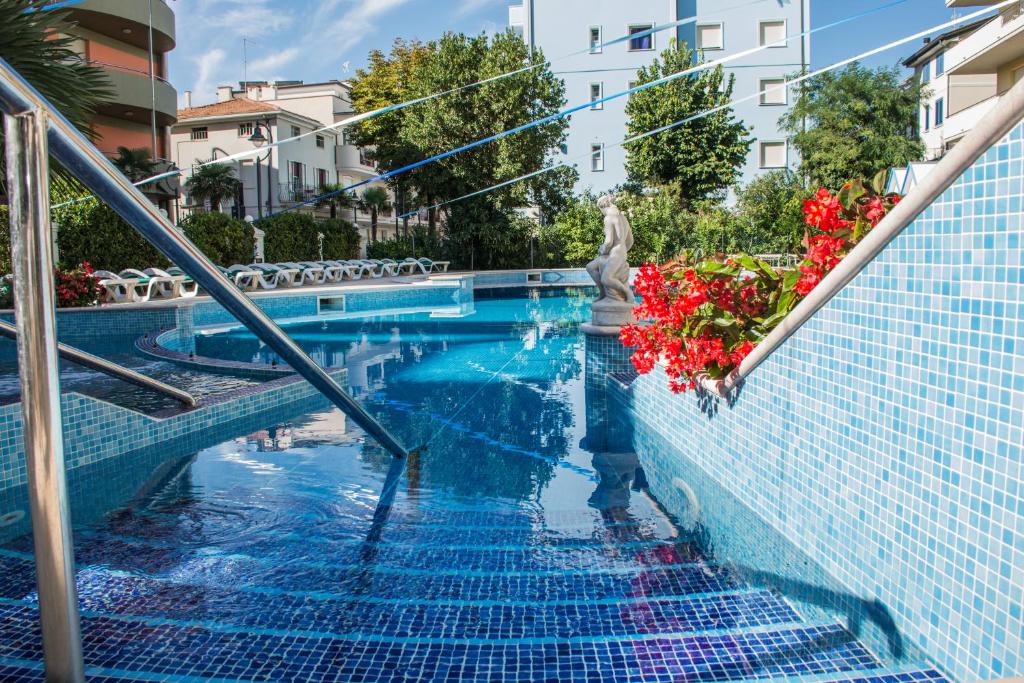 Bazén v ubytování Hotel Miranda nebo v jeho okolí