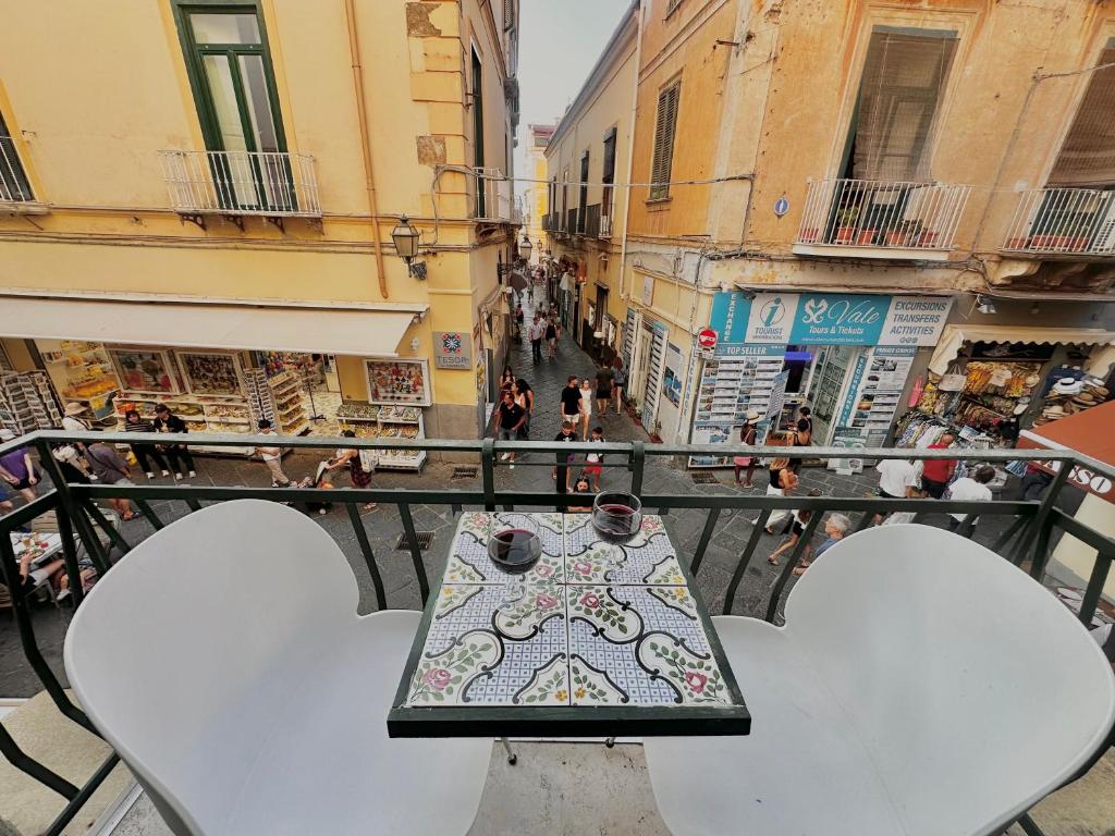 Μπαλκόνι ή βεράντα στο Casa Loren in the heart of Sorrento