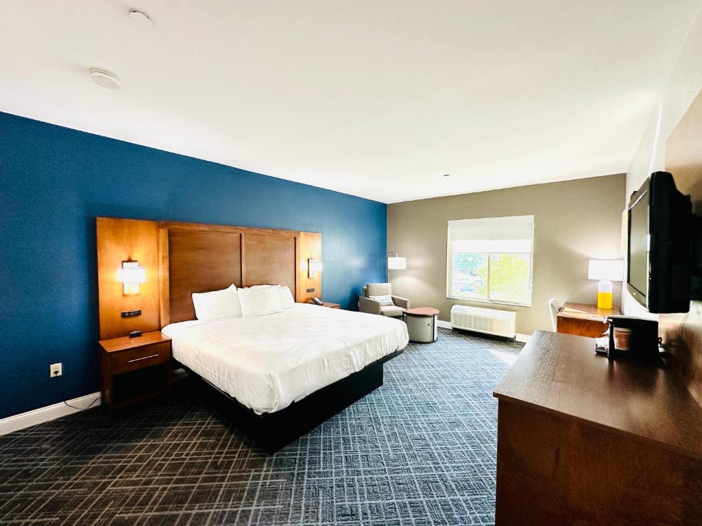 a hotel room with a bed and a television at Comfort Inn & Suites Plainville-Foxboro in Plainville