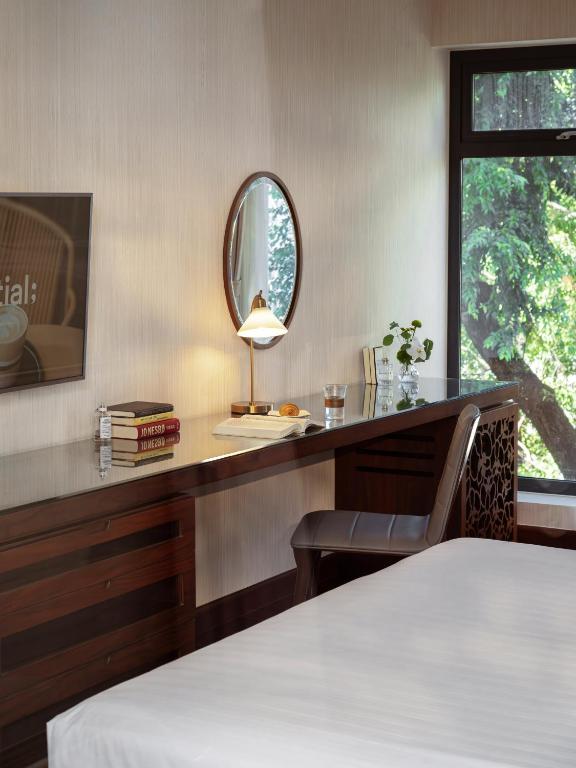 Phòng Deluxe Giường Đôi Nhìn Ra Thành Phố