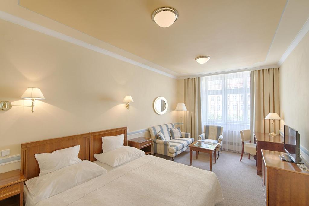 Postel nebo postele na pokoji v ubytování Hotel Embassy