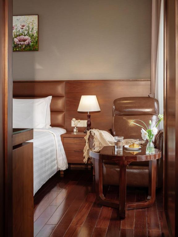 Premium Deluxe Double or Twin High Floor with City View