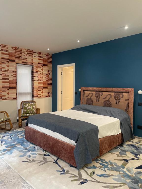 En eller flere senge i et værelse på Glass & Charme - Central Suite