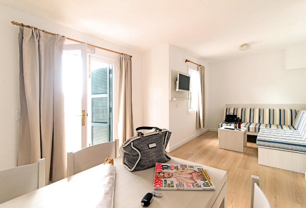 Apartamentos Cala Blanca, Cala Blanca – Updated 2023 Prices