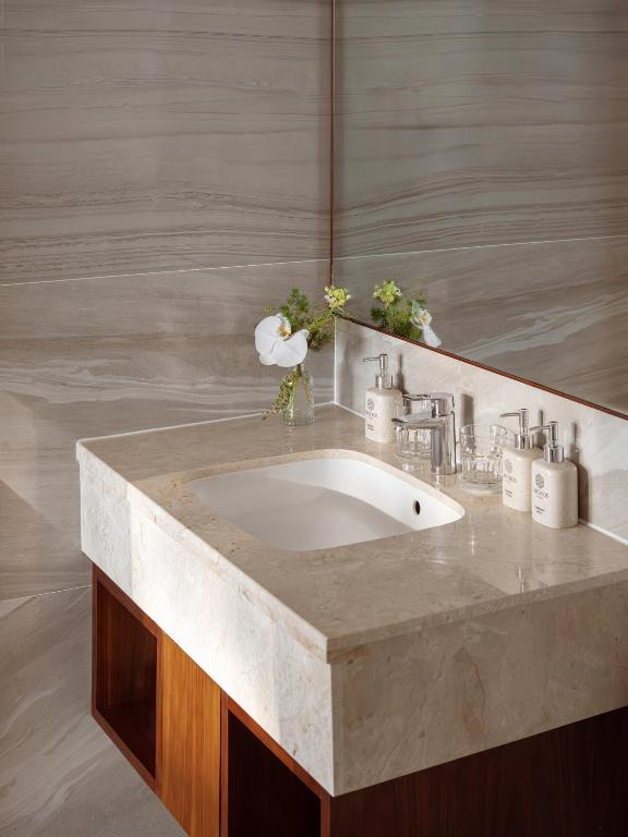 Phòng Suite Giường Đôi/2 Giường Đơn Với Bể Jacuzzi Và Tầm Nhìn Ra Thành Phố
