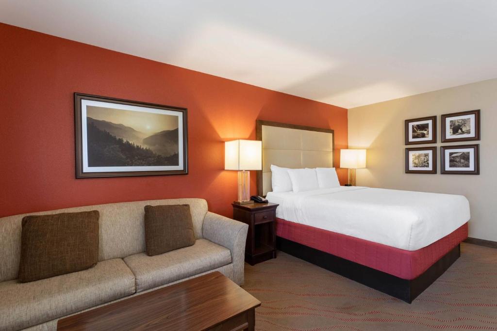 La Quinta by Wyndham Pigeon Forge - 
