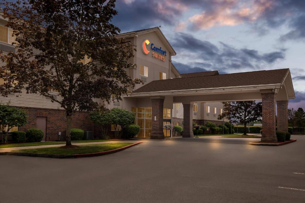 Comfort Suites Linn County Fairground and Expo photo