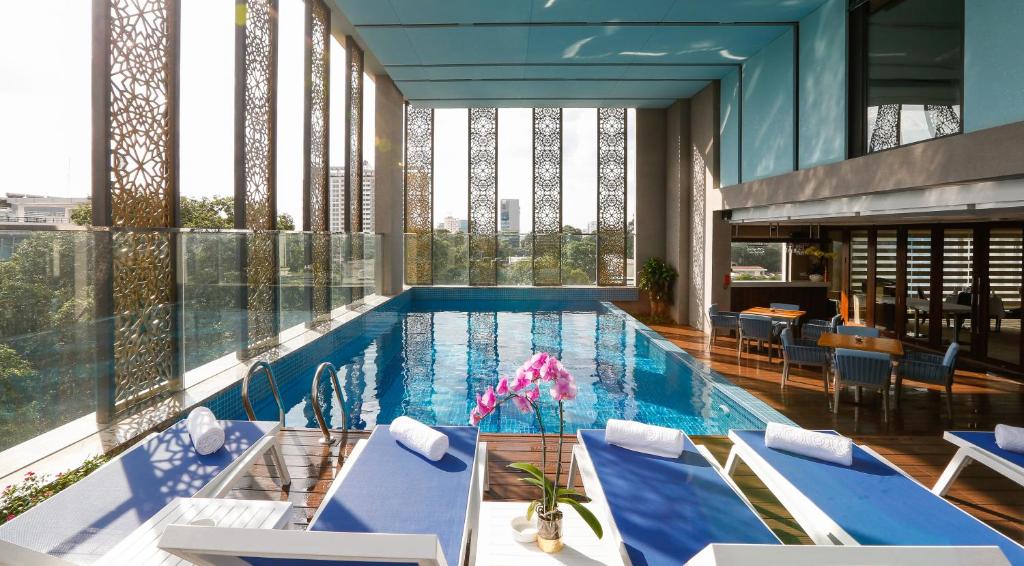 Bazén v ubytování Orchids Saigon Hotel nebo v jeho okolí