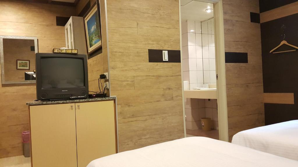 Postel nebo postele na pokoji v ubytování Empire Hotel