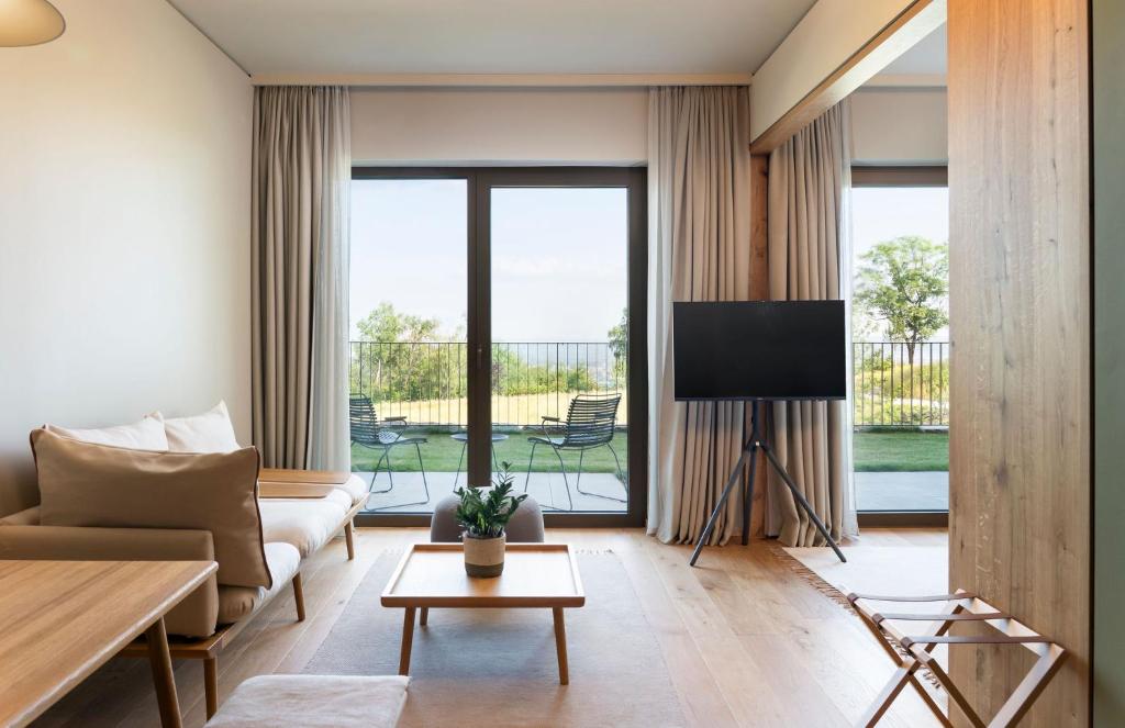 WALDWEIT Rheingau Hotel und Retreat - Junior Suite With Mountain View