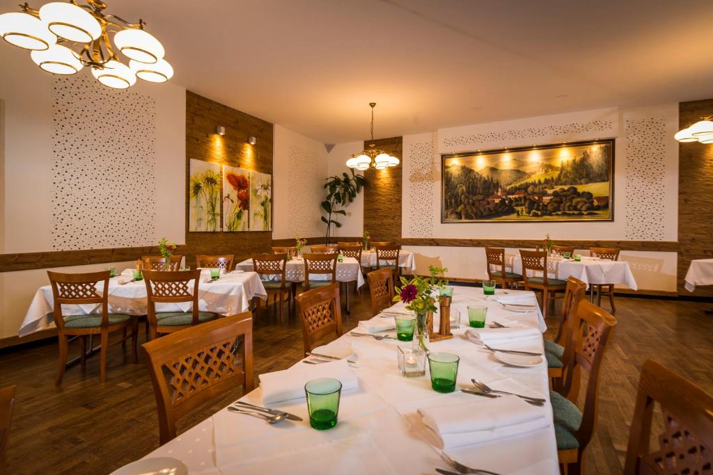 Restaurace v ubytování Der Thaller - Wirtshaus - Restaurant - Hotel